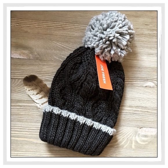 NWT Joe Fresh Cable Knit PomPom Beanie - Picture 1 of 3